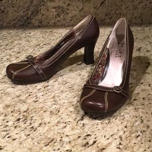 MUDD brown pumps